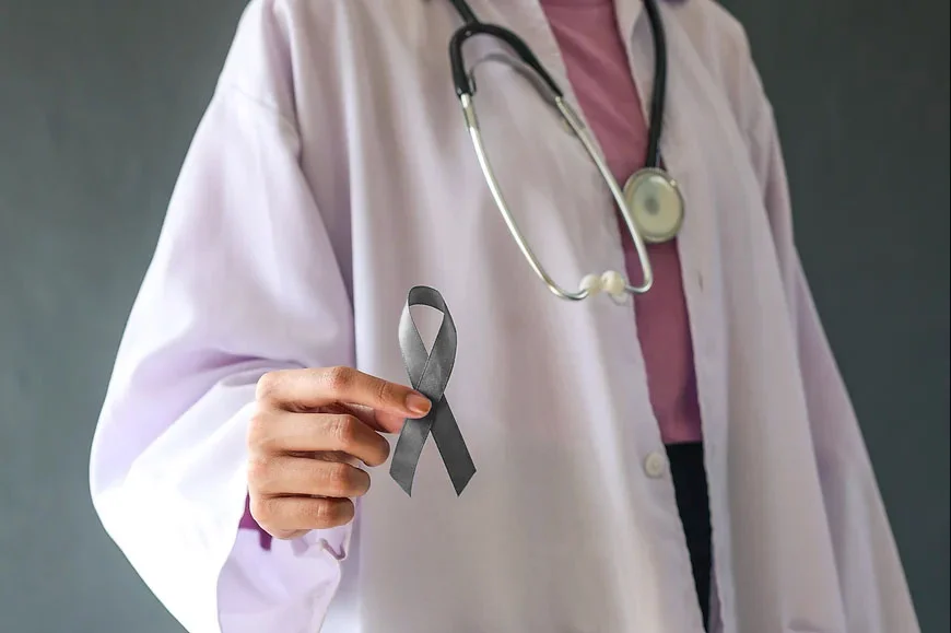 Doctor holding a Type 2 Diabetes ribbon