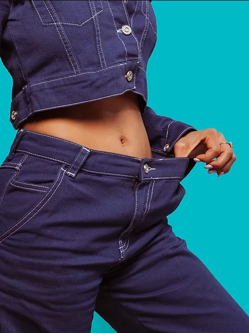 denim-jumpsuit-losing-weight-cropped (1) Woman in denim outfit who lost weight